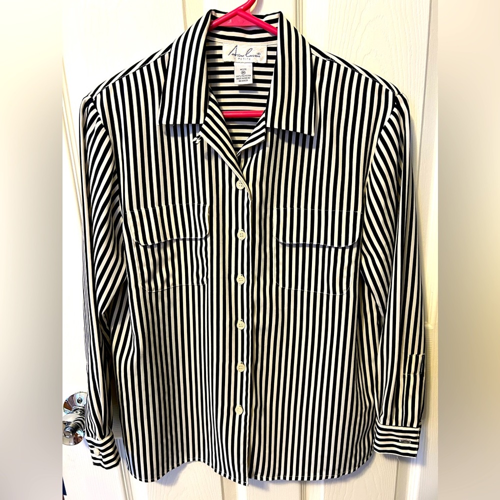 Anne Carson Petite Size M White/Black elegant blouse
